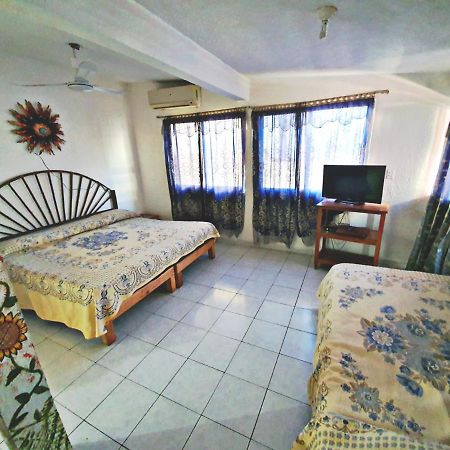 Hotel Amueblados Gaby Zihuatanejo Bagian luar foto