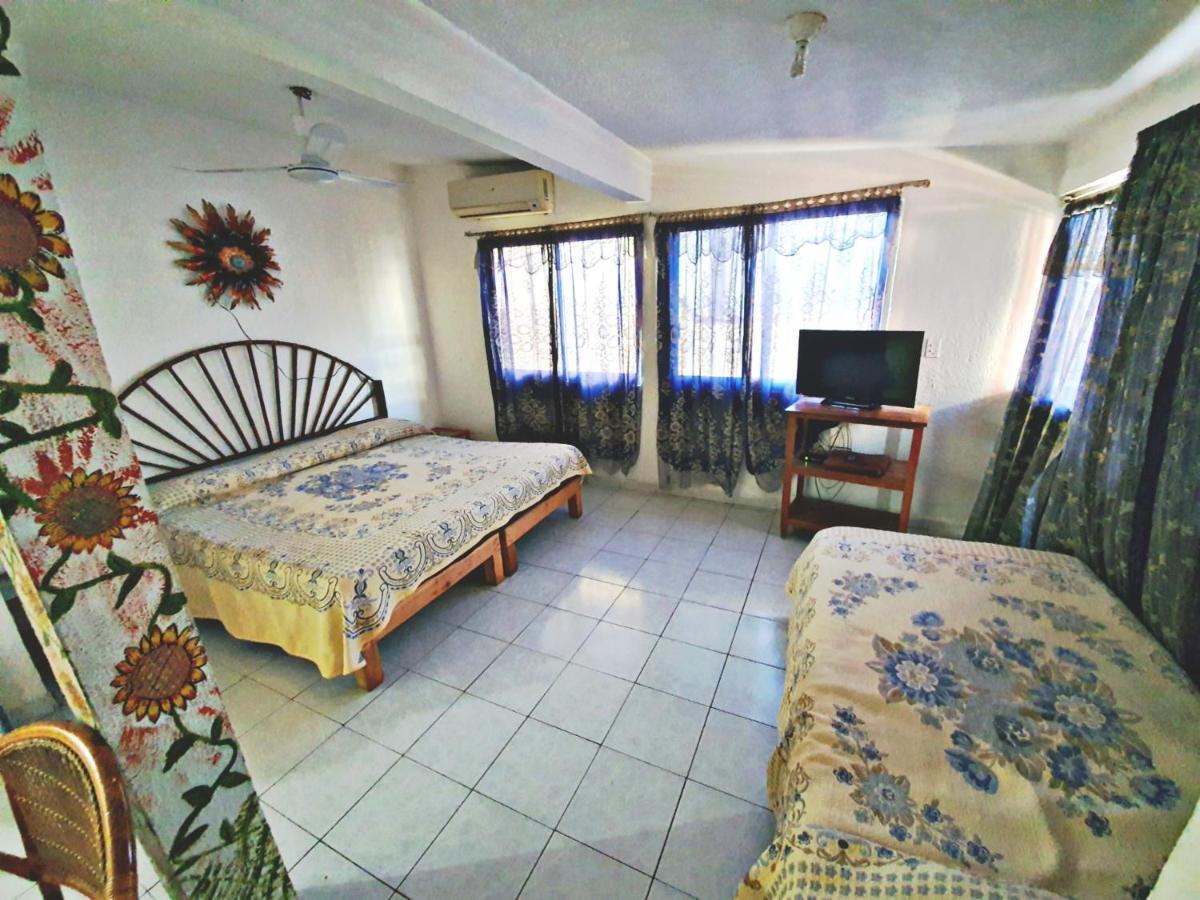 Hotel Amueblados Gaby Zihuatanejo Bagian luar foto